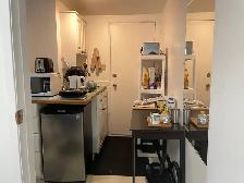 A fully furnished bright Bachelor suite, private entrance - Photo 4