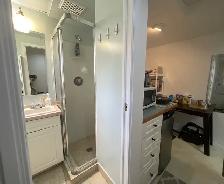 A fully furnished bright Bachelor suite, private entrance - Photo 8