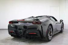 2023 Ferrari SF90 Spider Convertible EXTENSIVE CARBON FIBRE OPTI - Photo 6