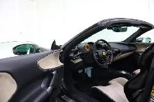2023 Ferrari SF90 Spider Convertible EXTENSIVE CARBON FIBRE OPTI - Photo 22