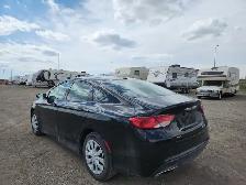 2015 Chrysler 200 - Photo 3