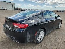 2015 Chrysler 200 - Photo 4