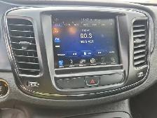 2015 Chrysler 200 - Photo 14