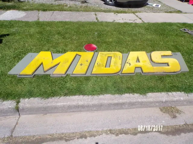 large midas sign