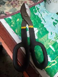 pair of 10-in tin or aluminum snips
