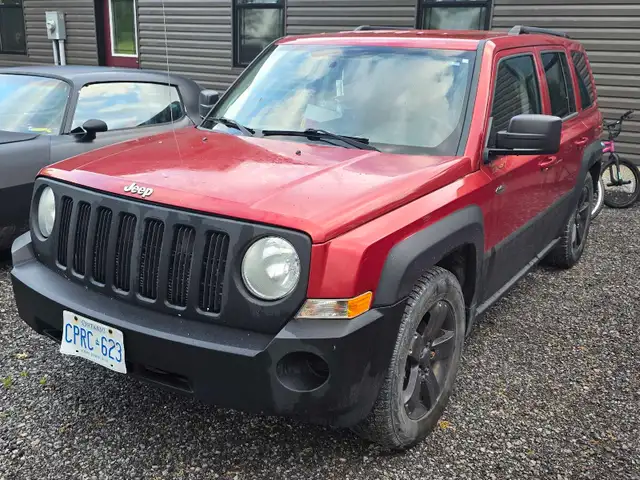 2010 jeep patriot (PRICED FOR QUCK SALE)