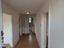 Grande 4 ½ logement à louer situé au centre de Sainte-Thérèse