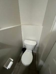 Bright ground fl room private washroom, parking @York University - Photo 7