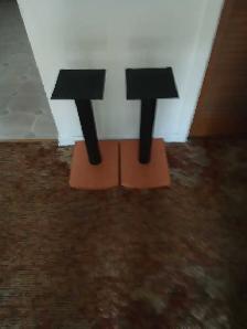 Supports pour haut-parleurs hauteur 24 pouces.
