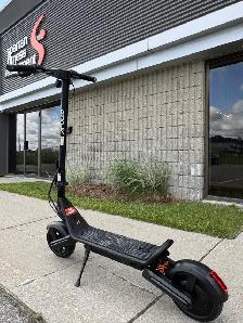 Apollo Explore 2.0 Electric Scooter - Photo 2