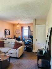 Upper unit, in an excellent location in Oakridge! - Photo 4