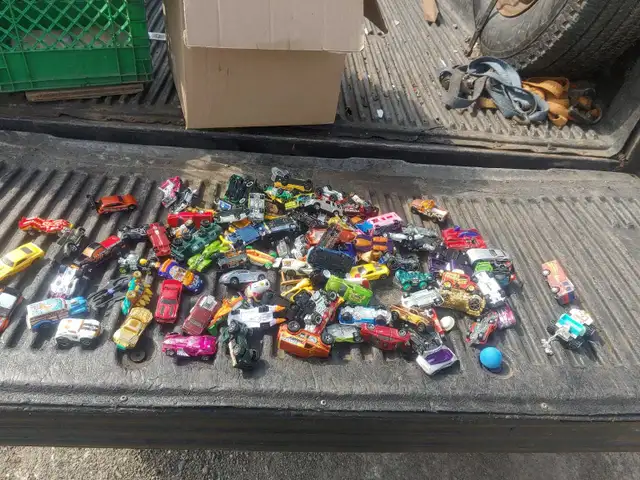 100 Hot Wheels  Collection. Free delivery