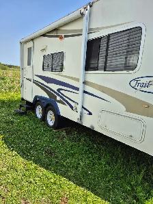 Travel Trailer - Photo 2
