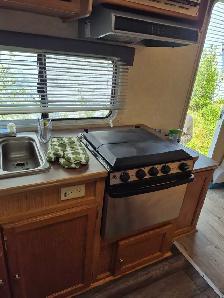 Travel Trailer - Photo 3