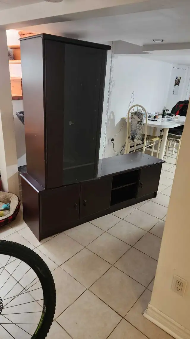 meuble de tv 65 pouce en bon état