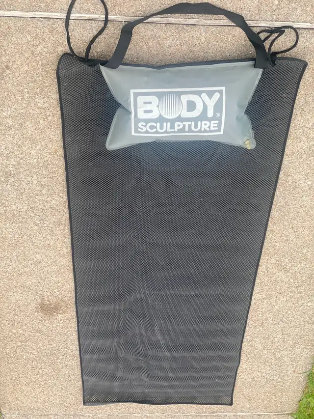Tapis 60po. avec coussin gonflable  pour la tête,  15$