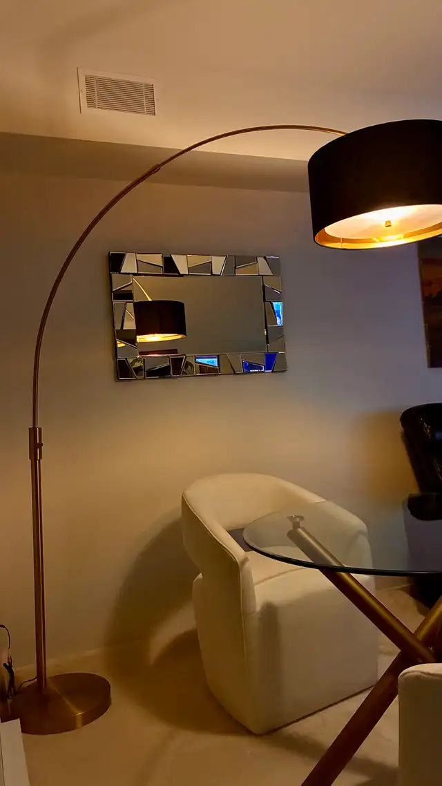 Lampe Arquée de marque: Mercer41 model Eluterio