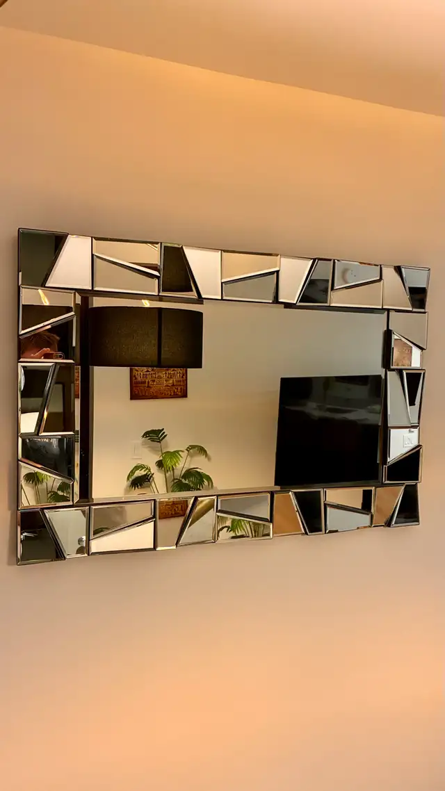 Mirroir décoratif avec motif inégale 24po x 36 po