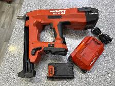 Milwaukee BX 4-22 Nuron Nail Fastener With Battery And Charger