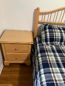 Ensemble de chambre à coucher en érable massif. - Photo 4