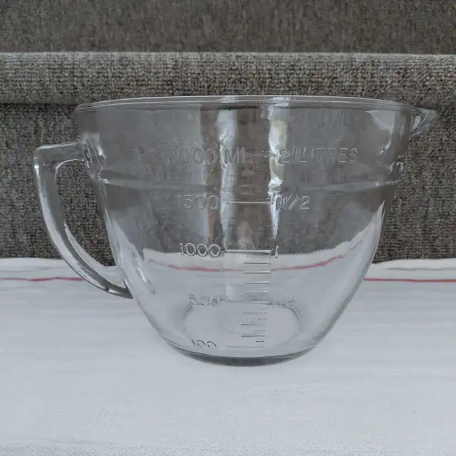 Grande tasse à mesurer vintage de 2 litres