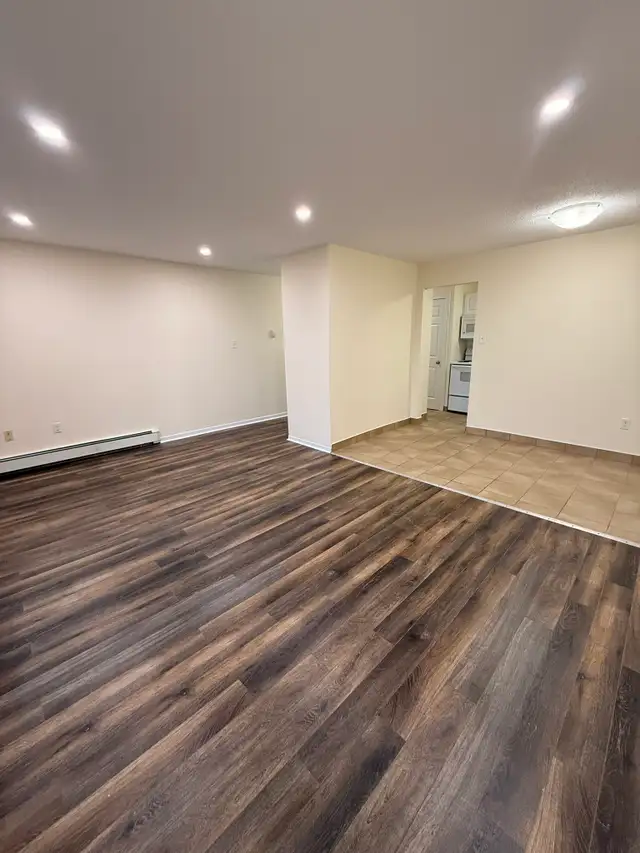 Beautiful Reno 1BR - 7 Mandaville Unit 6 - Sept 3rd - Heat & Pkg
