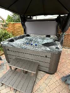 3 PUMP BENCH HOT TUB - Photo 2