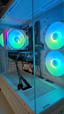 PC Gamer RGB Blanc i7-4770S RX 580 8Go – 32Go RAM – SSD 512Go