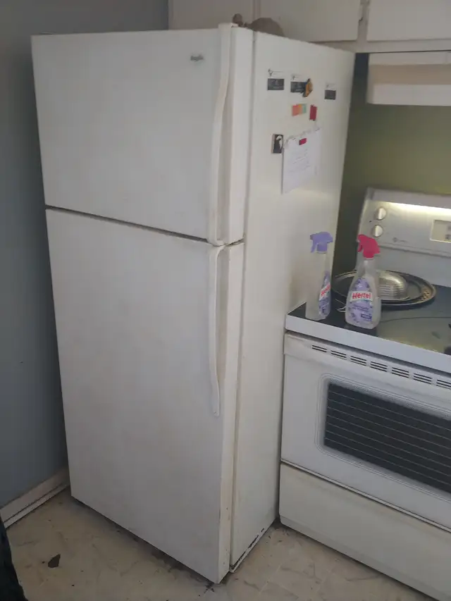 Réfrigérateur Inglis blanc – Fonctionnel – 100$