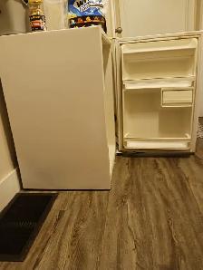 Little fridge for sale - Photo 3