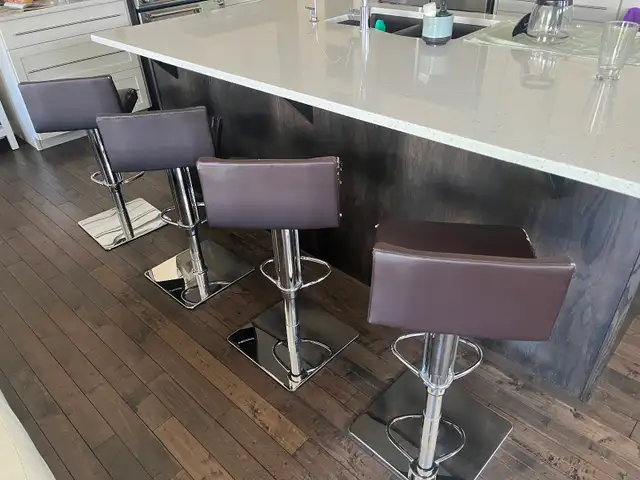 Four stools, adjustable height, free