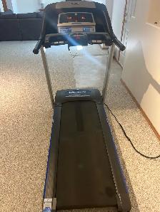 Treadmill - Photo 2