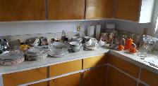 Complete Contents of Kitchen. - Photo 2