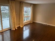 Spacious 3 bedroom townhouse in North York for rent - Photo 2