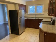 Spacious 3 bedroom townhouse in North York for rent - Photo 3