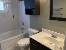 Spacious 3 bedroom townhouse in North York for rent - Photo 5