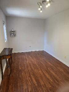 Private room with private bathroom for rent in Etobicoke - Photo 3
