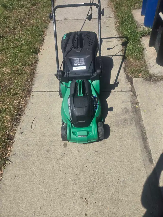 Electric lawnmower