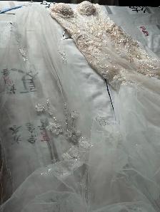 Robe de mariée ornée de perles - Photo 4