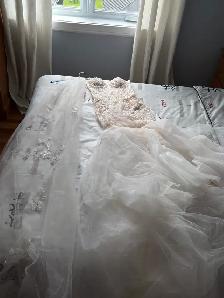 Robe de mariée ornée de perles - Photo 9