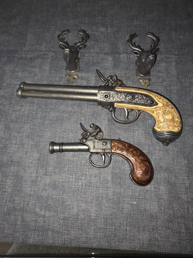 Decorative old fashion guns for wall