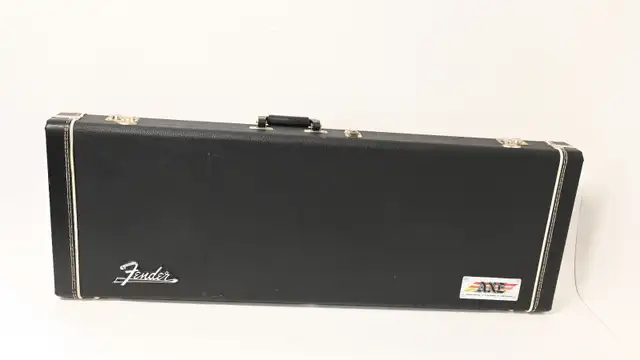Guitar hard case Fender guitar case USED in working condition