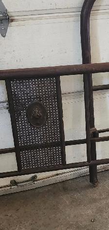 1930s antique metal head and foot board for sale - Photo 2