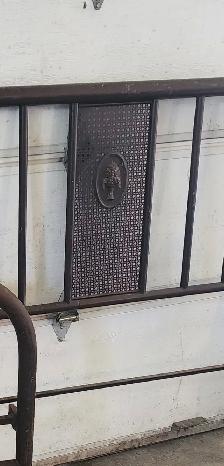 1930s antique metal head and foot board for sale - Photo 3