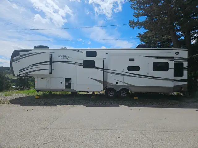Jayco North Point Fifth Wheel 37'