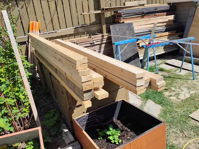 Decent Quality Used 2' x 4' Lumber
