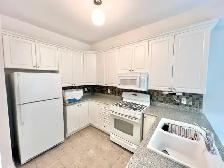 3 BED   3 BATH TOWNHOUSE IN THORNHILL - Photo 4