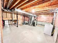 3 BED   3 BATH TOWNHOUSE IN THORNHILL - Photo 10