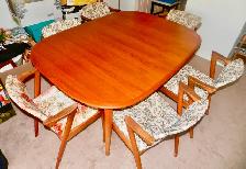 Solid Wood TEAK Ext. Dining Table   6 Chairs Very Good Condition - Photo 3