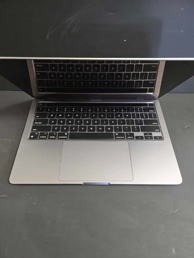 2020 M1 Macbook Pro 8GB/256GB